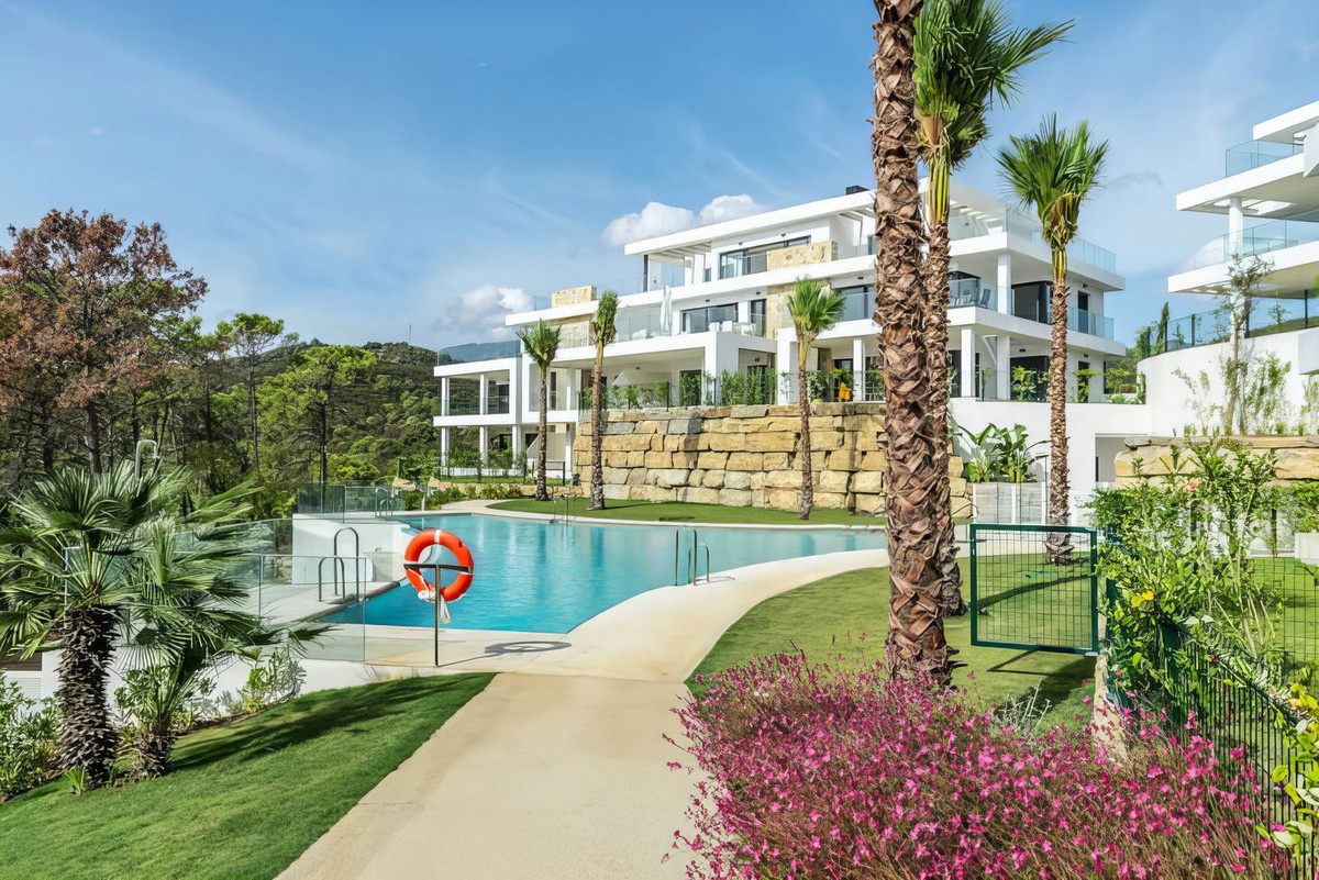 Nueva Milla de Oro, Estepona