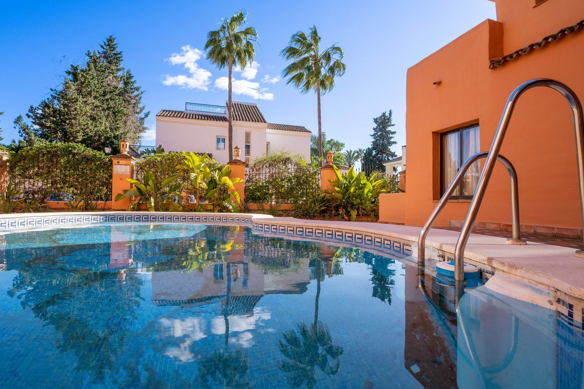 Nueva Milla de Oro, Estepona